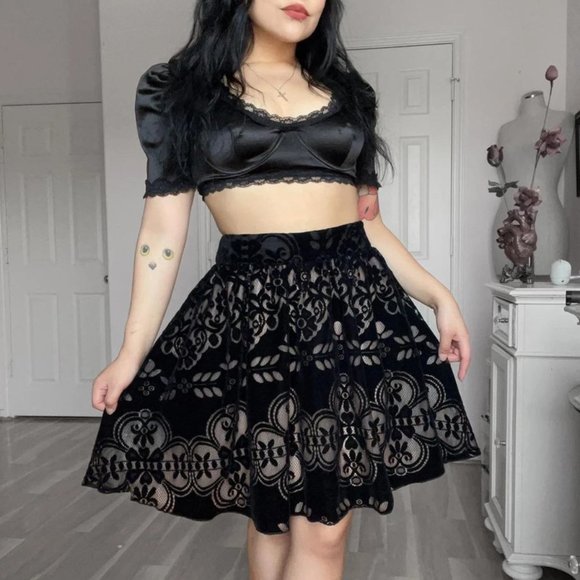 Glam Goth Housewife Lace Skirt 🖤 - Picture 1 of 8